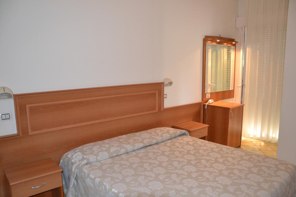 Hotel Ariston Misano Adriatico Quarto foto